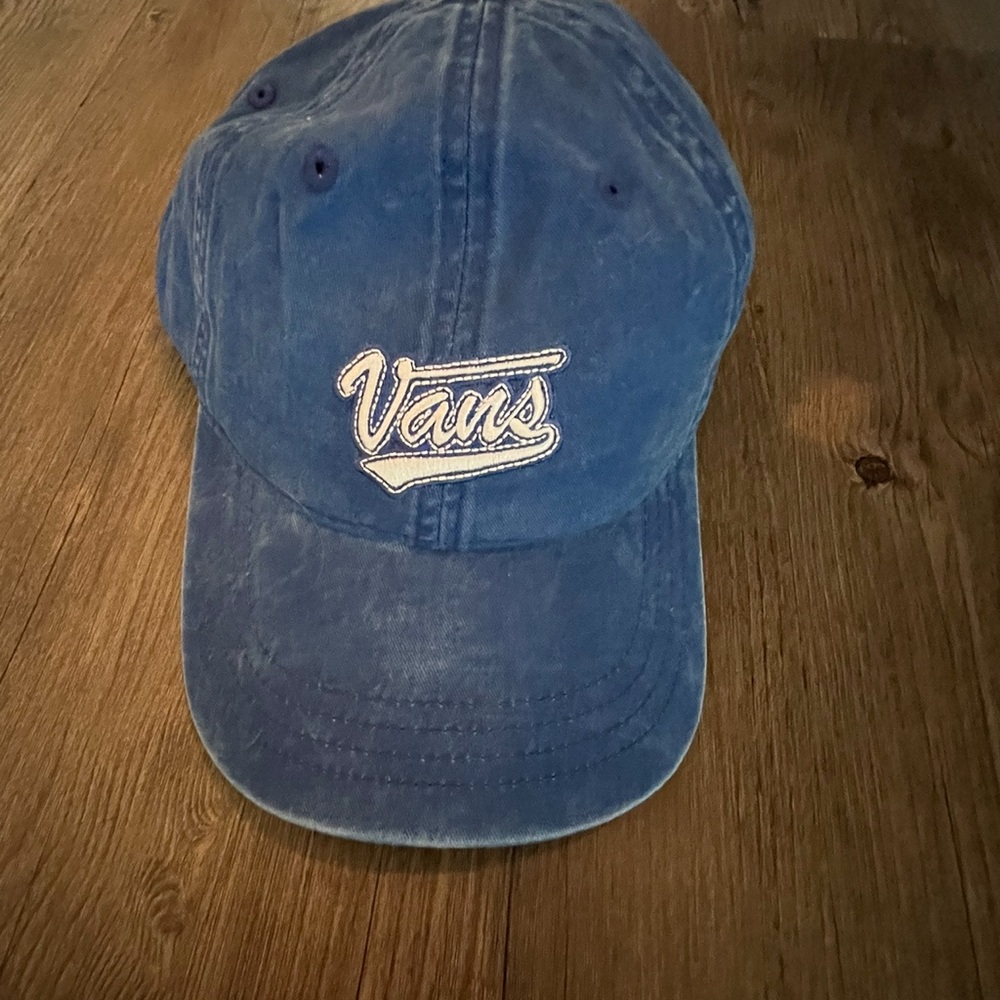 Vans Court Side Curved Bill Jockey Hat in blue.